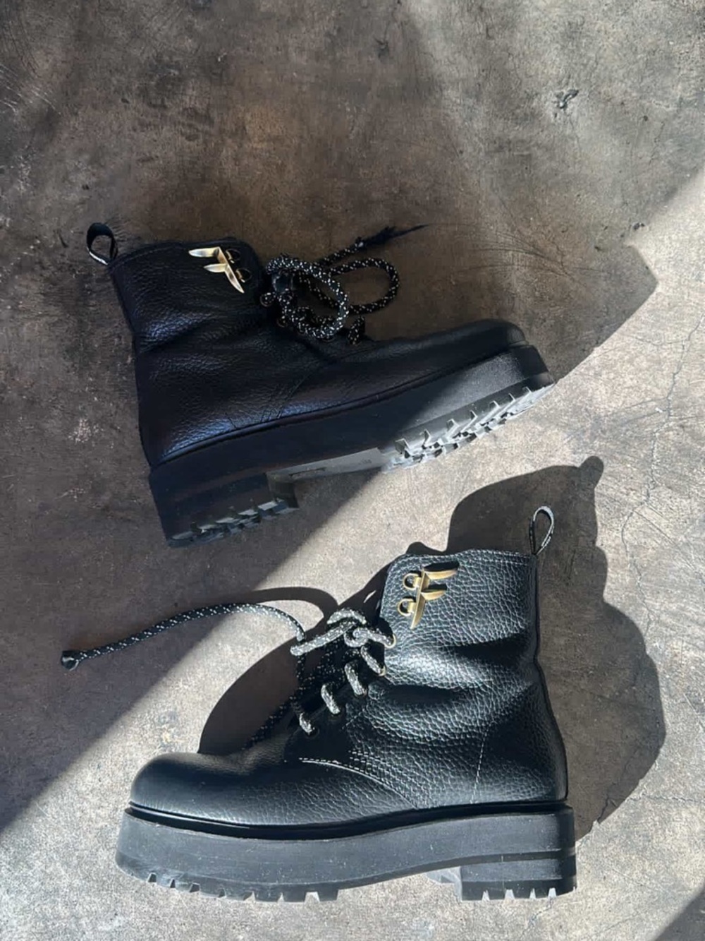 Fendi black leather shearling lined combat boots size 38